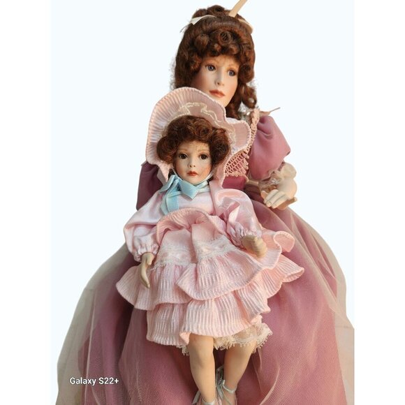 Paradise Galleries Timeless Love Tender Moments Set Porcelain Sitting Doll 1999 - Picture 13 of 13